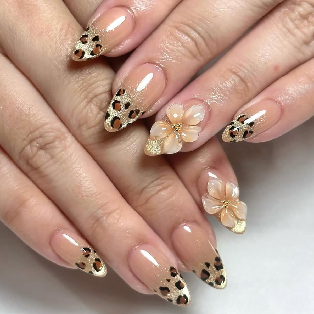 Dekorative Leopardenmuster Stiletto-Nagelerweiterungen Brehn