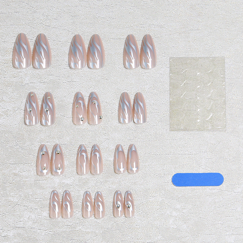 Kunstvolle Nageldesigns mit Glitzerakzenten Brehn