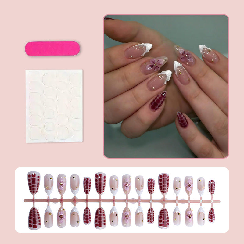 Kunstnagelset mit eleganten Blüten- und Glitzerakzenten Brehn