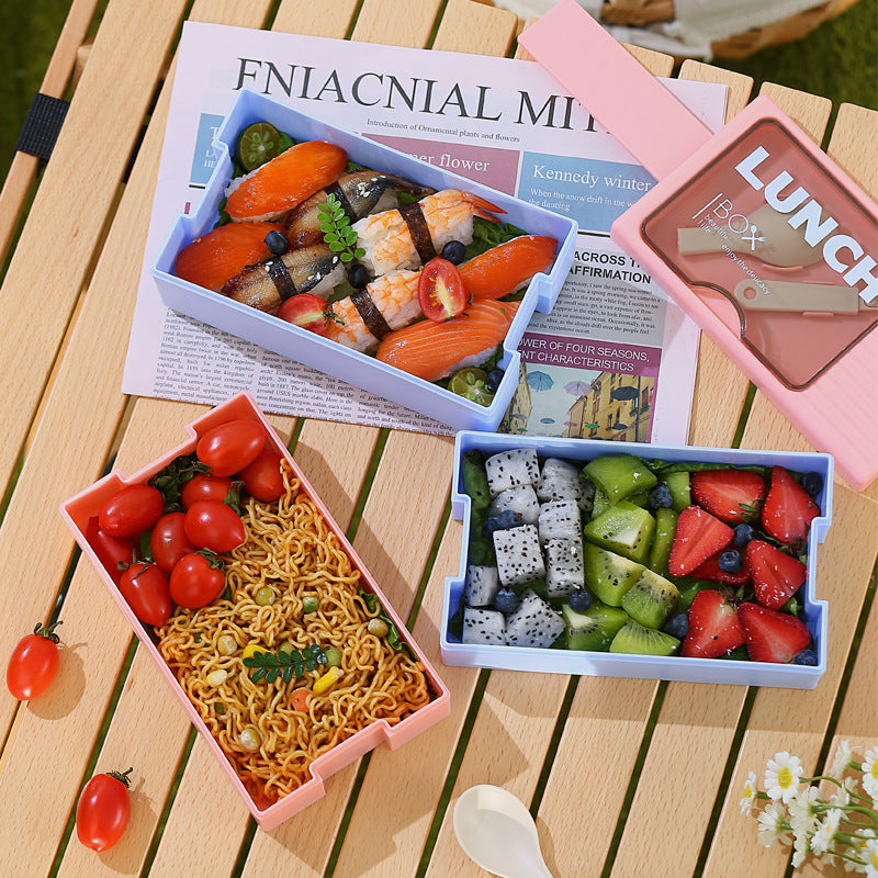 MehrschichtigeLunchbox mit integriertem Besteck