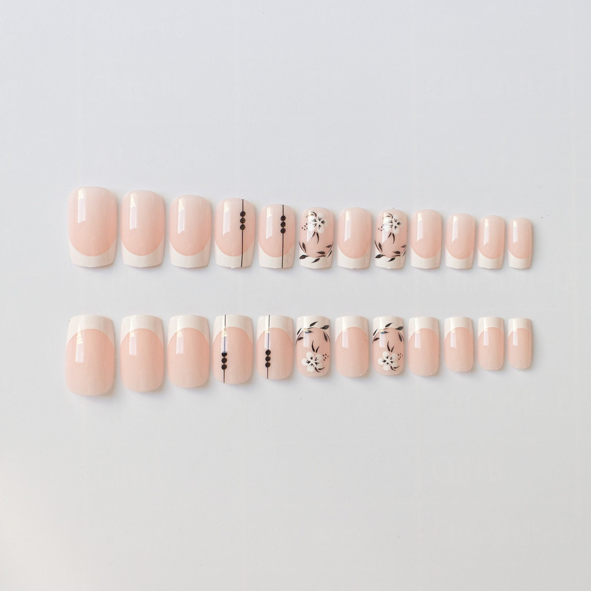 Elegantes florales French Tip Nagelkunst Set