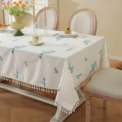 Bestickte Blumen-Tischdecke
