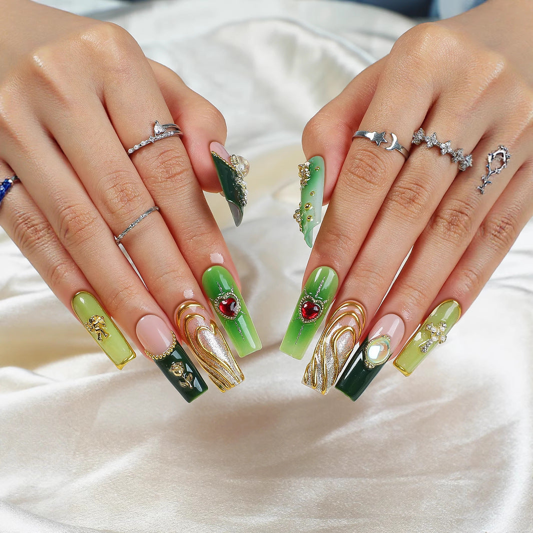 Kunstnagelset mit glamourosem Kristall- und floralem Design Brehn