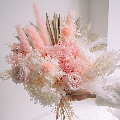Elegante Trockenblumenstraußarrangement