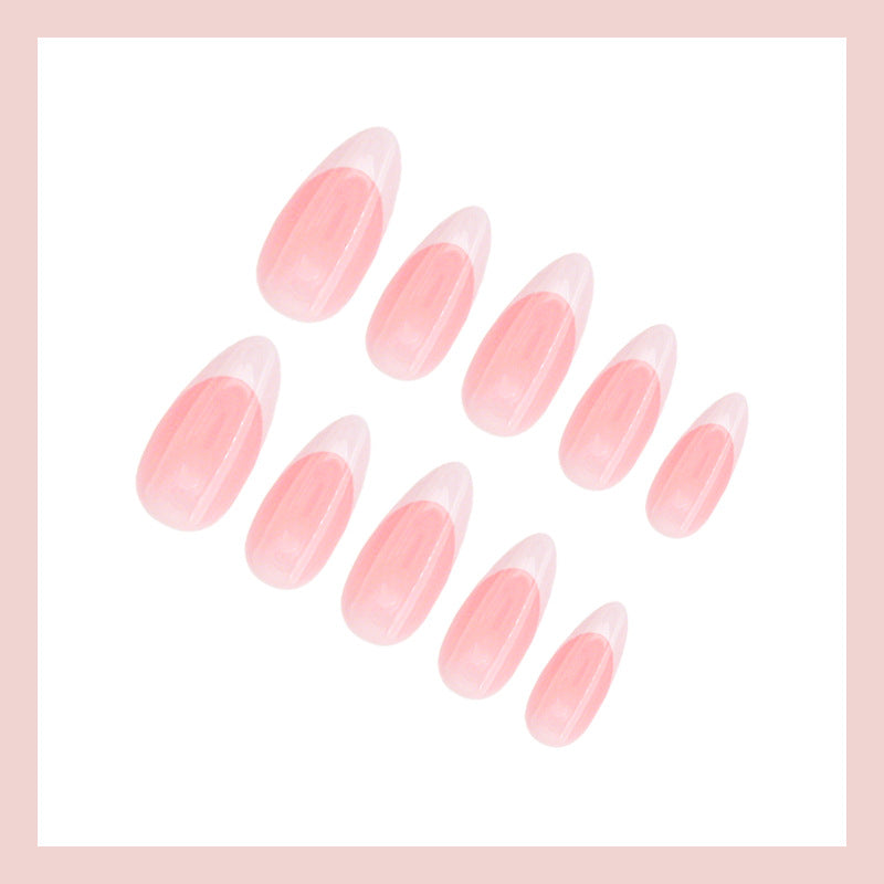 Kunstnägel mit elegantem French-Tip Brehn