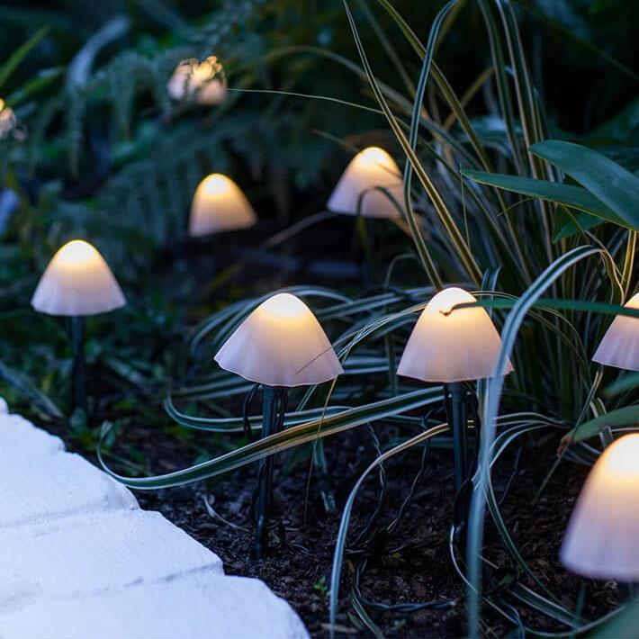 Zeitgenössische kreative Kunststoff-Solar-LED-Pilzlichter Lichterkette für den Außenbereich Patio | Brehn