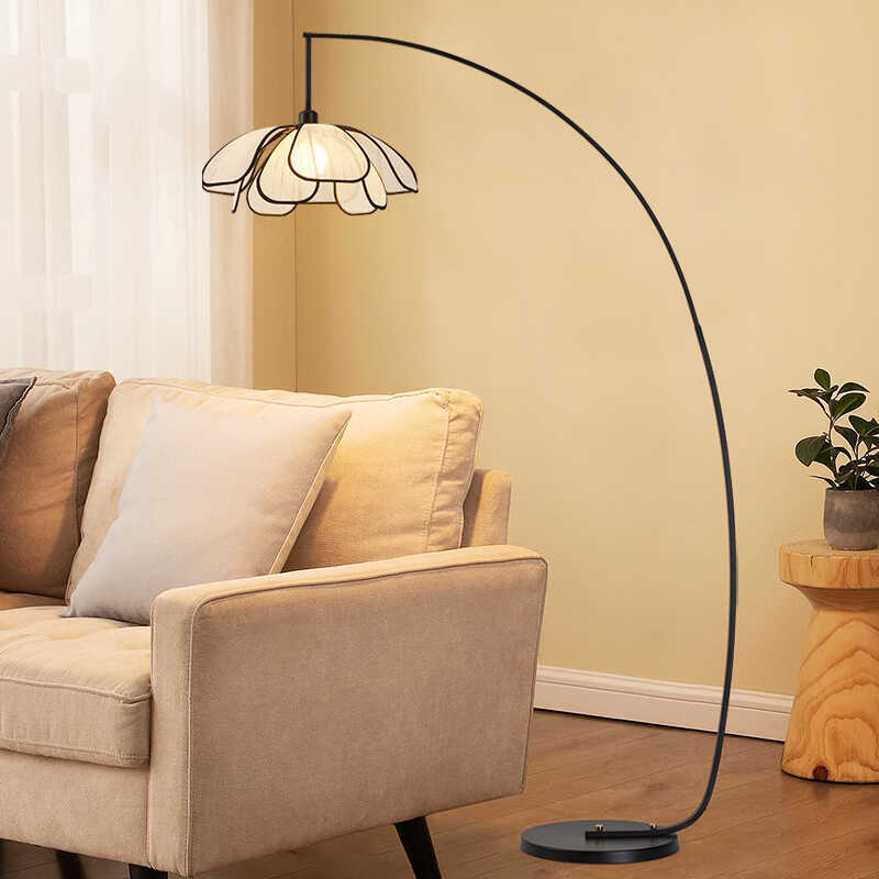 Kurbige florale Stehlampe