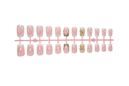 Kunstnagelset mit glamourösen 3D-Verzierungen Brehn