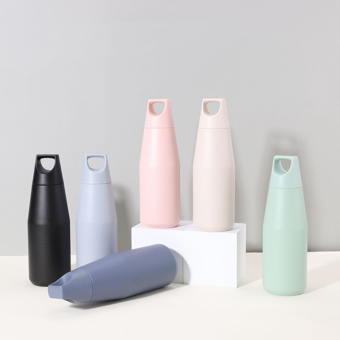 Damen stylische Isolierflasche mit ergonomischem Tragegriff Brehn