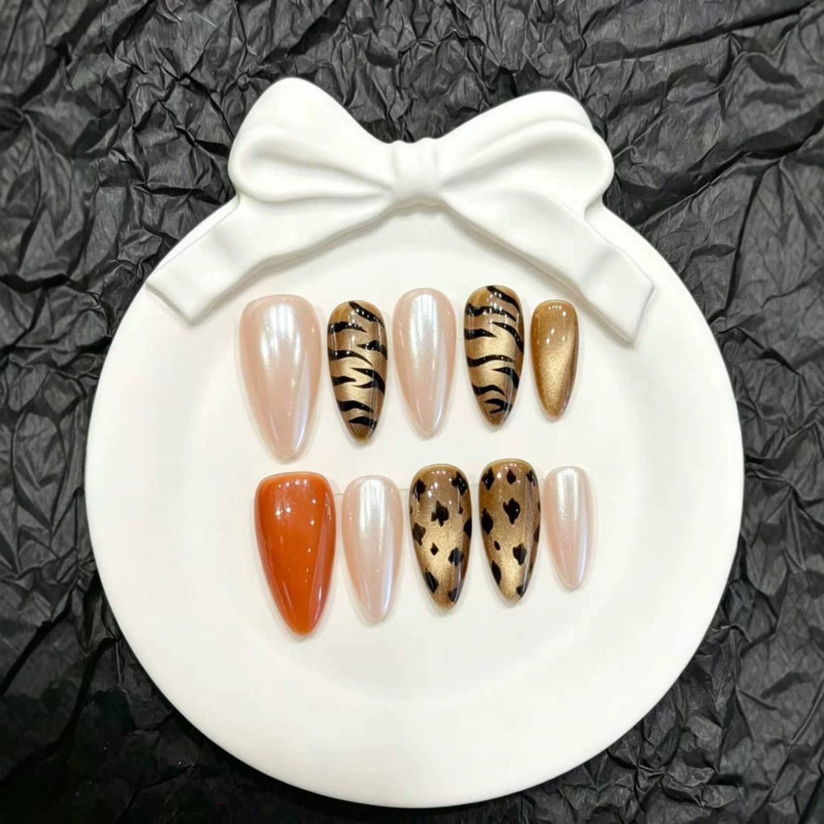 Dekoratives Press-On Nail Art Set mit Tierdruckdesigns