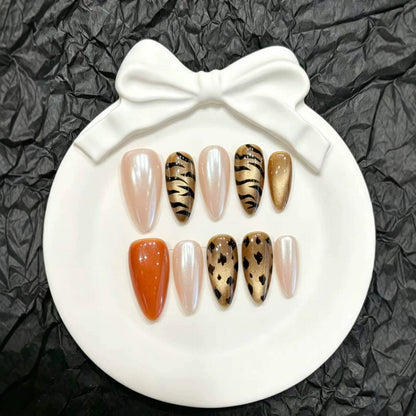 Dekoratives Press-On Nail Art Set mit Tierdruckdesigns
