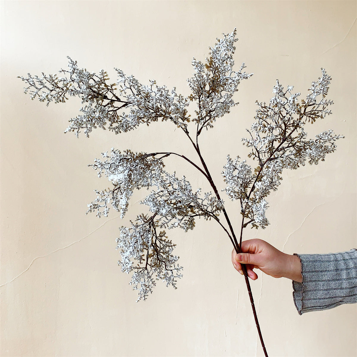 Dekorative Blumenanordnung für die Wohnkultur