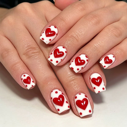 Romantisches Herzdesign Nail Art Brehn