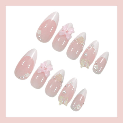 Kunstnagelset mit eleganten 3D-Blüten und trendigen Spitzen Brehn