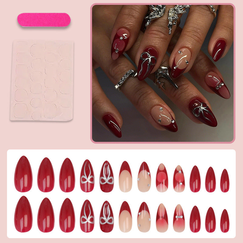 Kunstnagelset mit luxuriösen Glitzer- und Edelsteinverzierungen Brehn