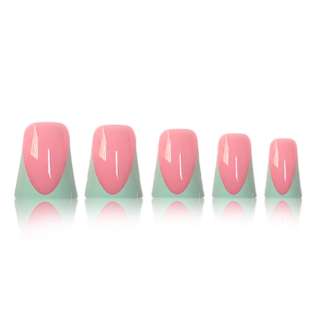 Stylische French Tip Press-On Nägel mit anpassbarem Design Brehn