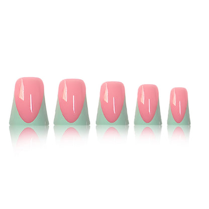 Stylische French Tip Press-On Nägel mit anpassbarem Design Brehn