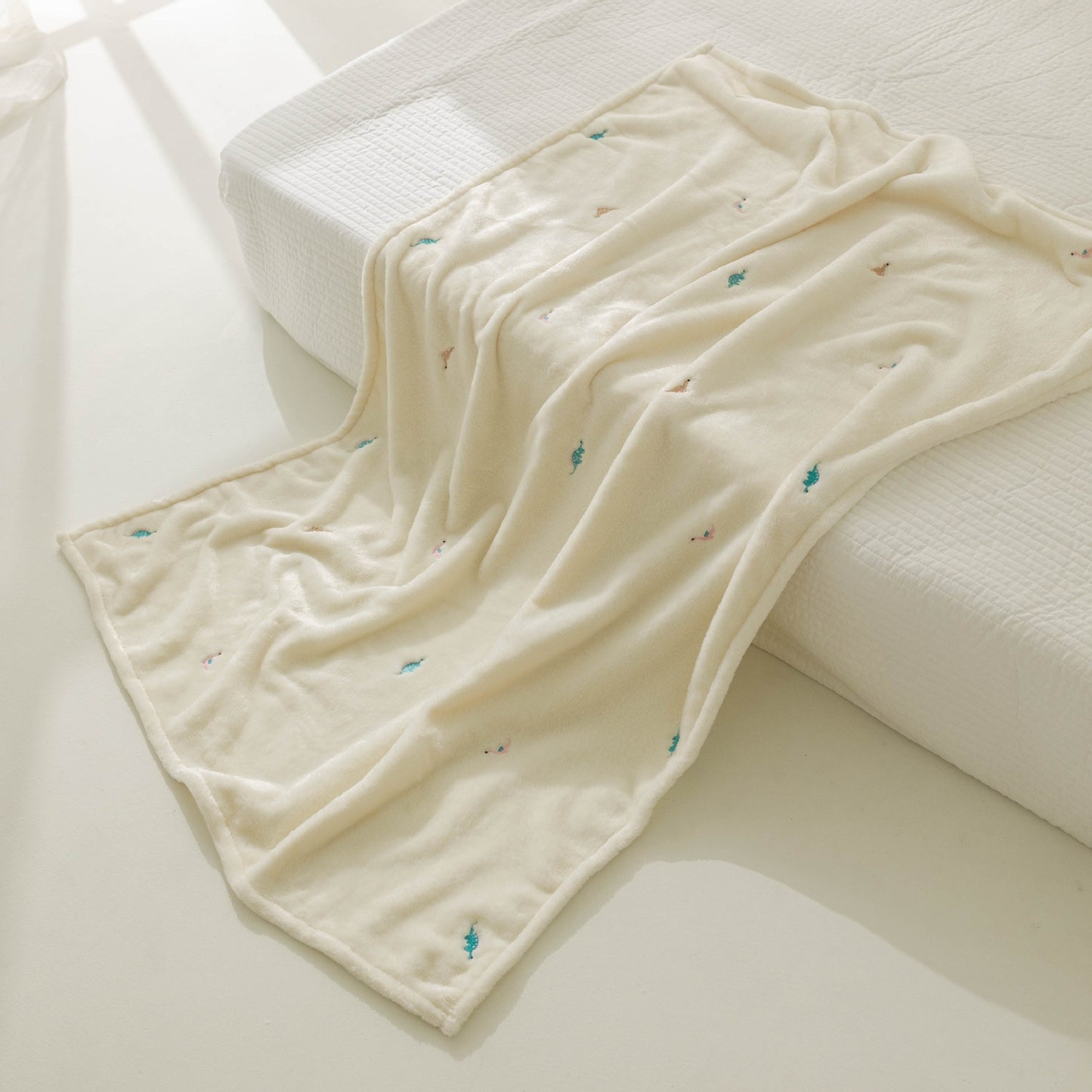 Weiches Floral besticktes Werfen Decke