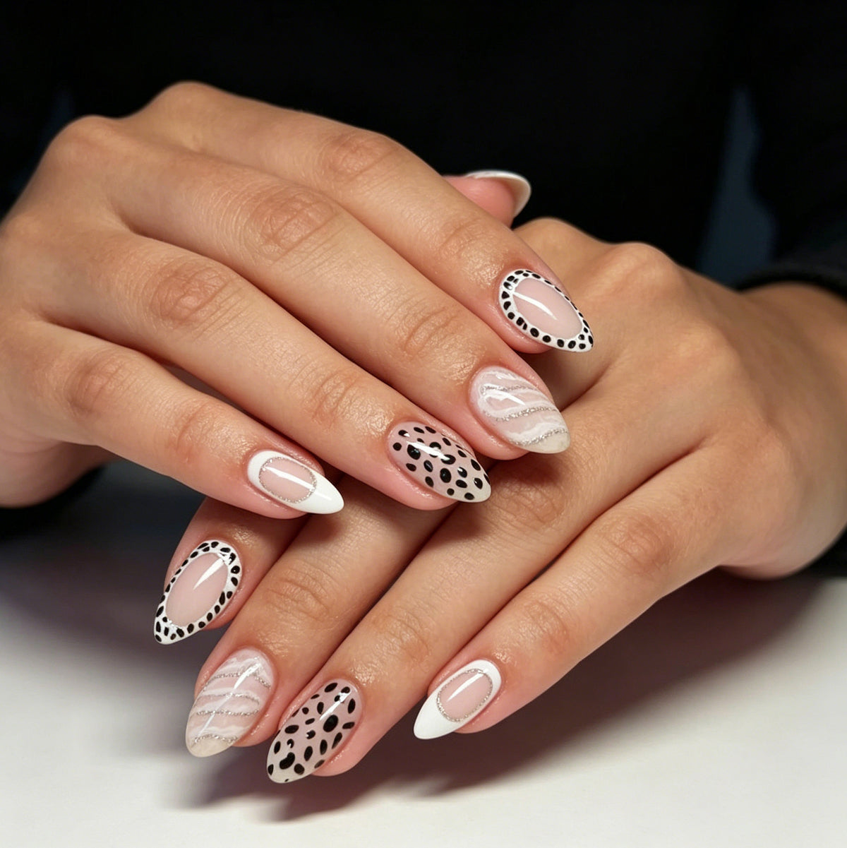 Künstlerische Stiletto Nagelkunst Verlängerungen Brehn