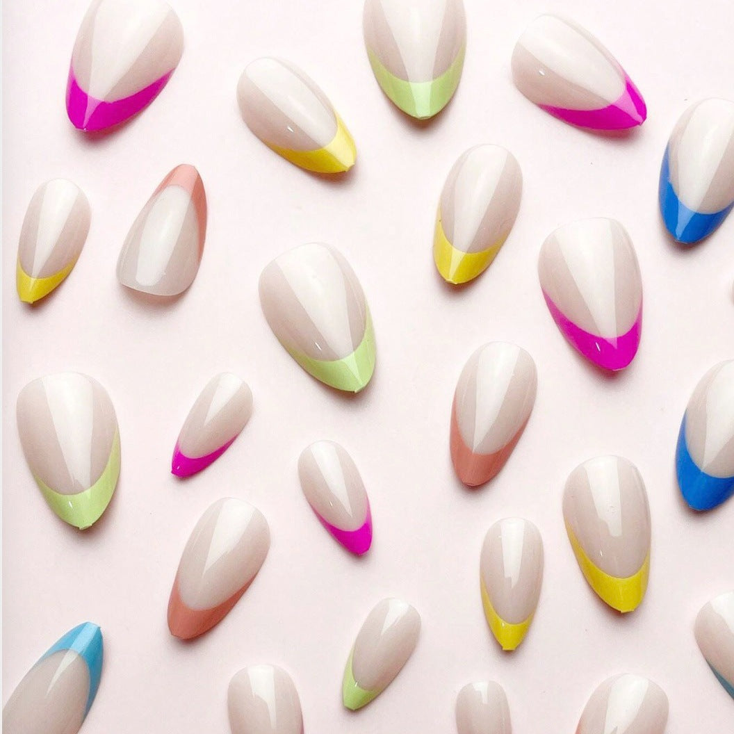 Kunstnagelset mit buntem French Design Brehn