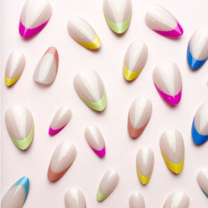 Kunstnagelset mit buntem French Design Brehn