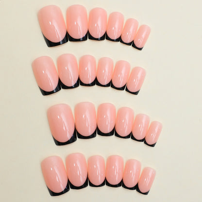 Kunstnagelset mit elegantem French-Tip Design und modernen Akzenten Brehn