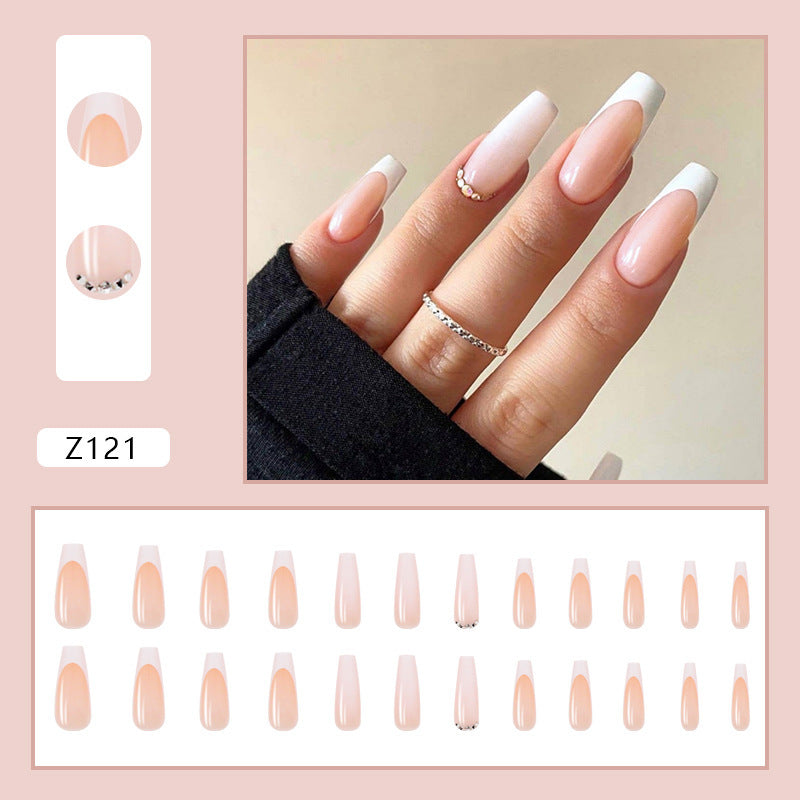 Elegantes Kunstnagelset mit Hochglanz- und French-Spitzen Brehn