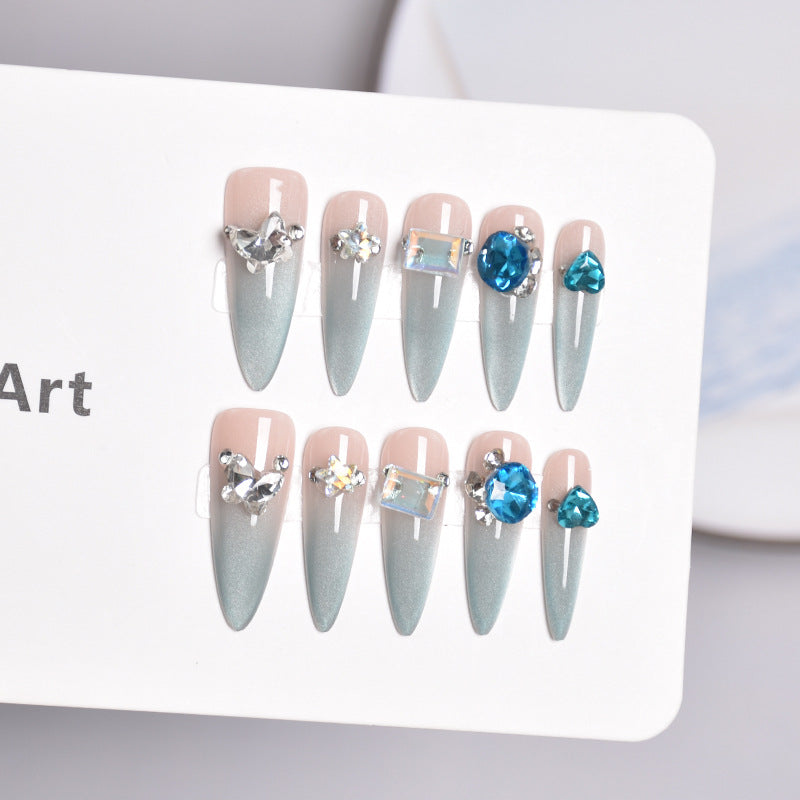 Glamouröse Stiletto-Nagelerweiterungen mit Kristallen Brehn