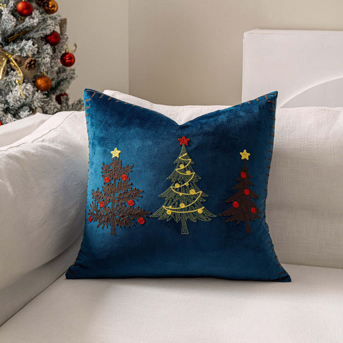Dekoratives Weihnachts-Wurfkissen mit Hirschsilhouette