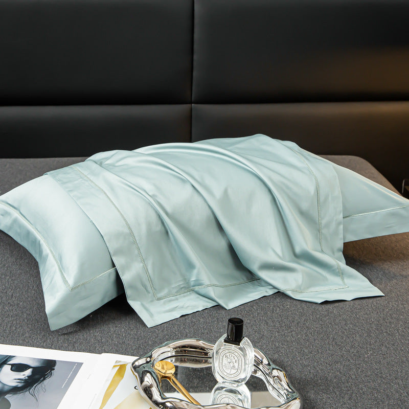 Luxuriöser Satin-Kissenbezug mit dekorativer Doppelpaspel