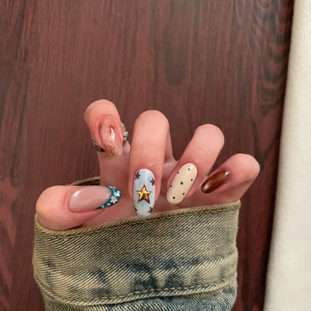 Künstlerische Multi-Design Nagelkunstverlängerungen