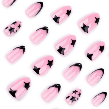 Kunstvolle Nagelkunst mit Sternen- und Schwarzspitzen Design Brehn
