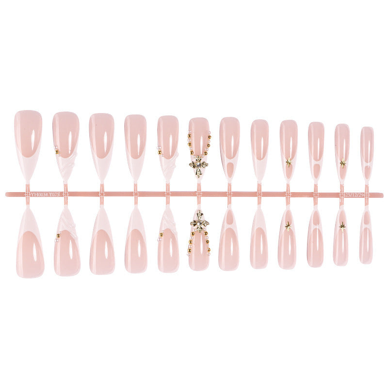 Elegantes künstliches Nagelset mit einzigartigen Verzierungen Brehn