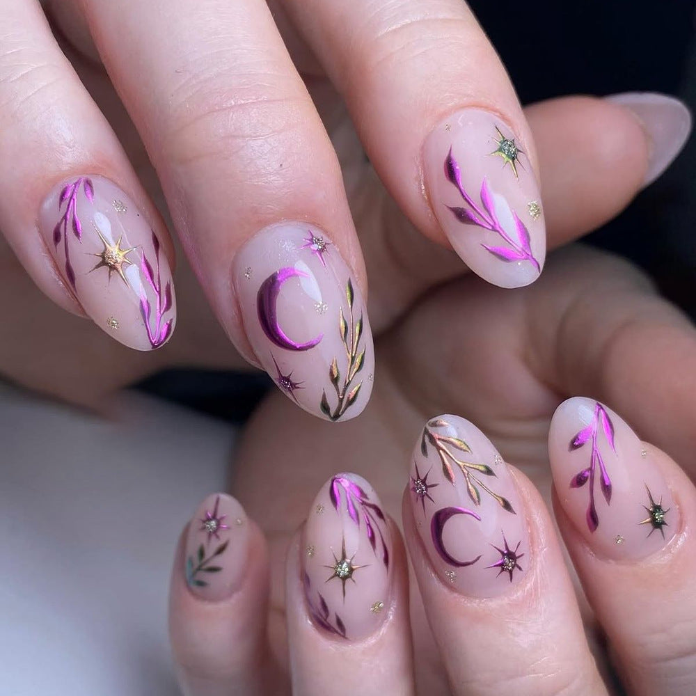 Frühlingshafte Nagelkunst mit Blumenapplikationen Brehn