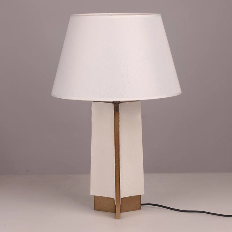 Elegante geometrische Tischlampe