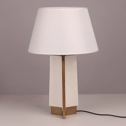 Elegante geometrische Tischlampe