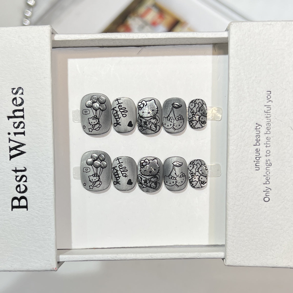 Künstlerisches Press-On Nagelset mit verspielten Charakterdesigns Brehn