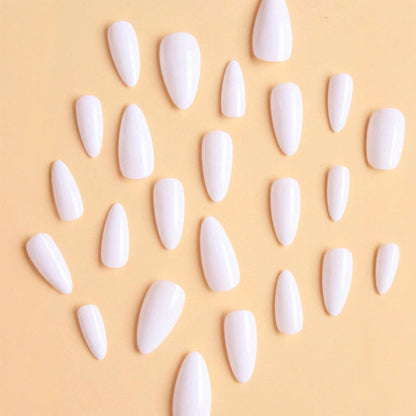 Künstliches Nagelset mit eleganter Spitzenform Brehn