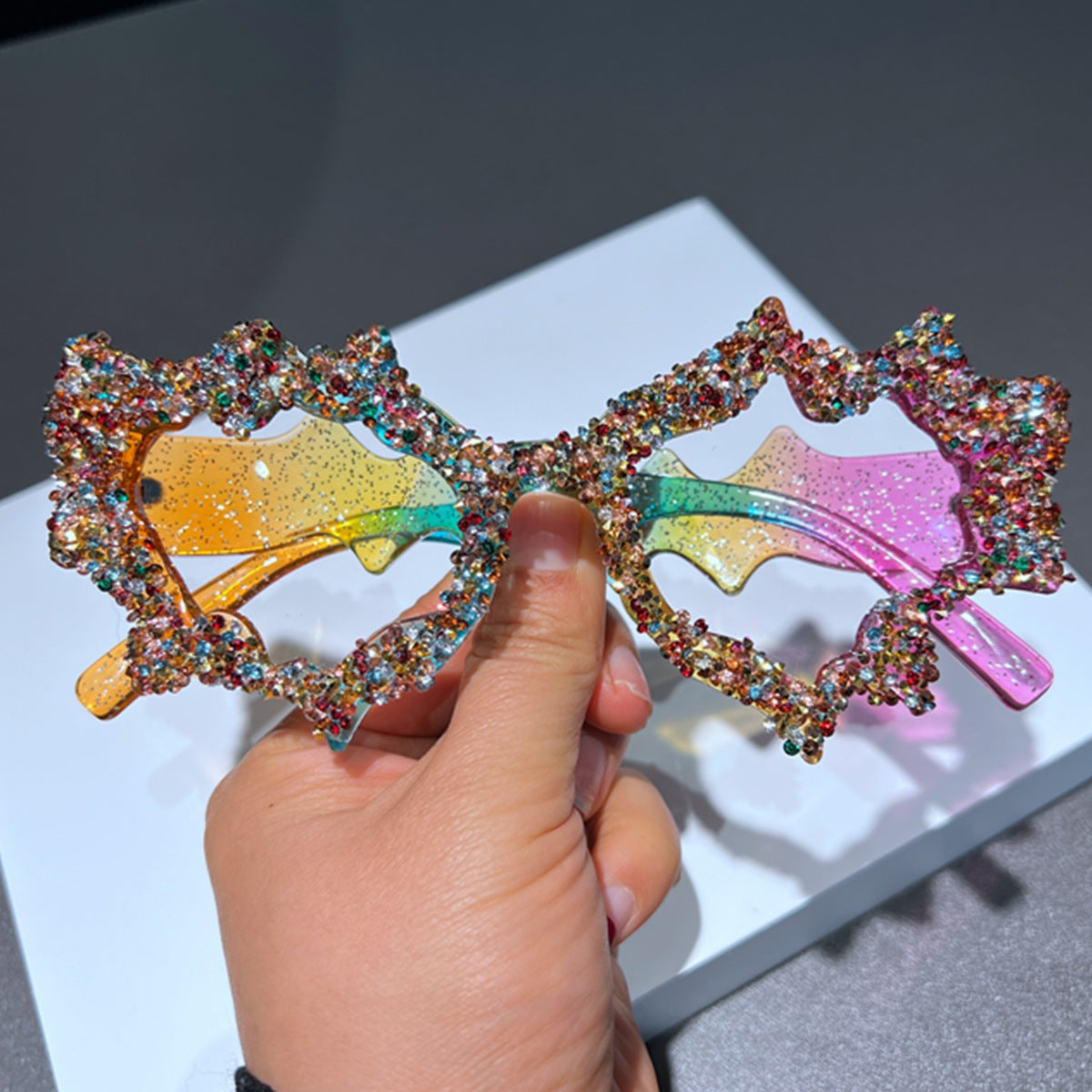 Damen kreative Sonnenbrille im extravaganten Design mit Glitzerverzierungen Brehn