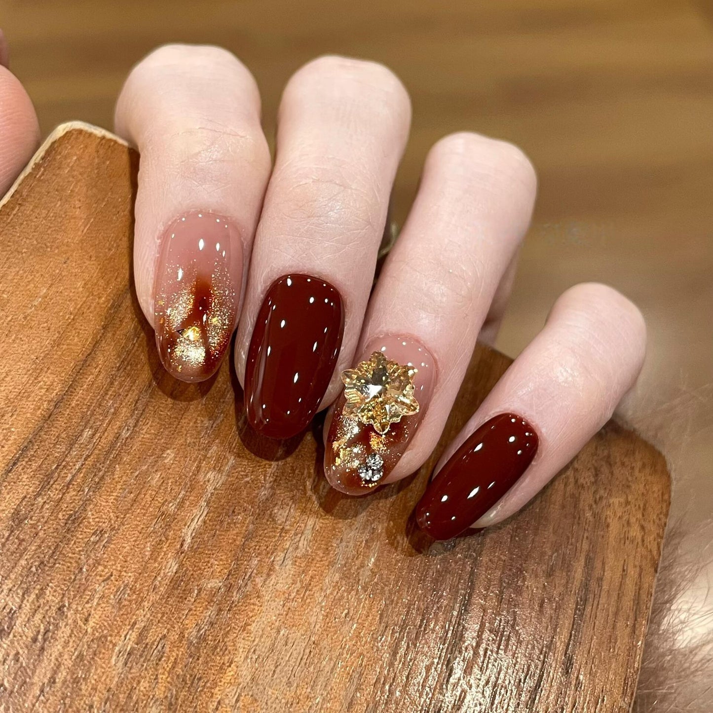 Künstliche Nagelspitzen mit Goldenen Akzenten Brehn