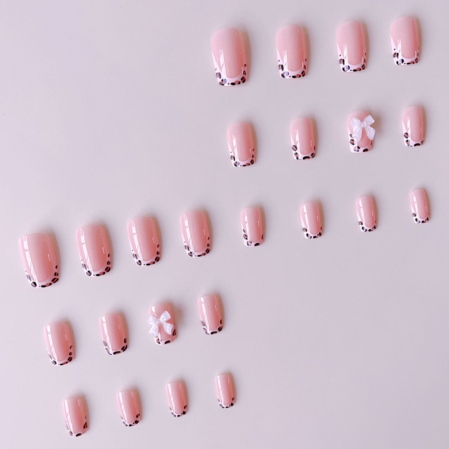 Kunstnagelset mit glamourösen 3D-Blütenverzierungen Brehn