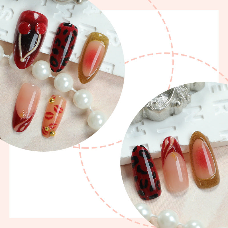 Kunstnagelset mit glamourösen Lippen- und Leopardenmotiven Brehn