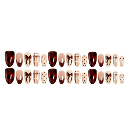 Kunstvolle Nagelspitzen mit Schleifen-Design Brehn