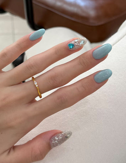 Premium Dekorativer Press-On Nagelset mit Glitzer und Steinakzenten Brehn
