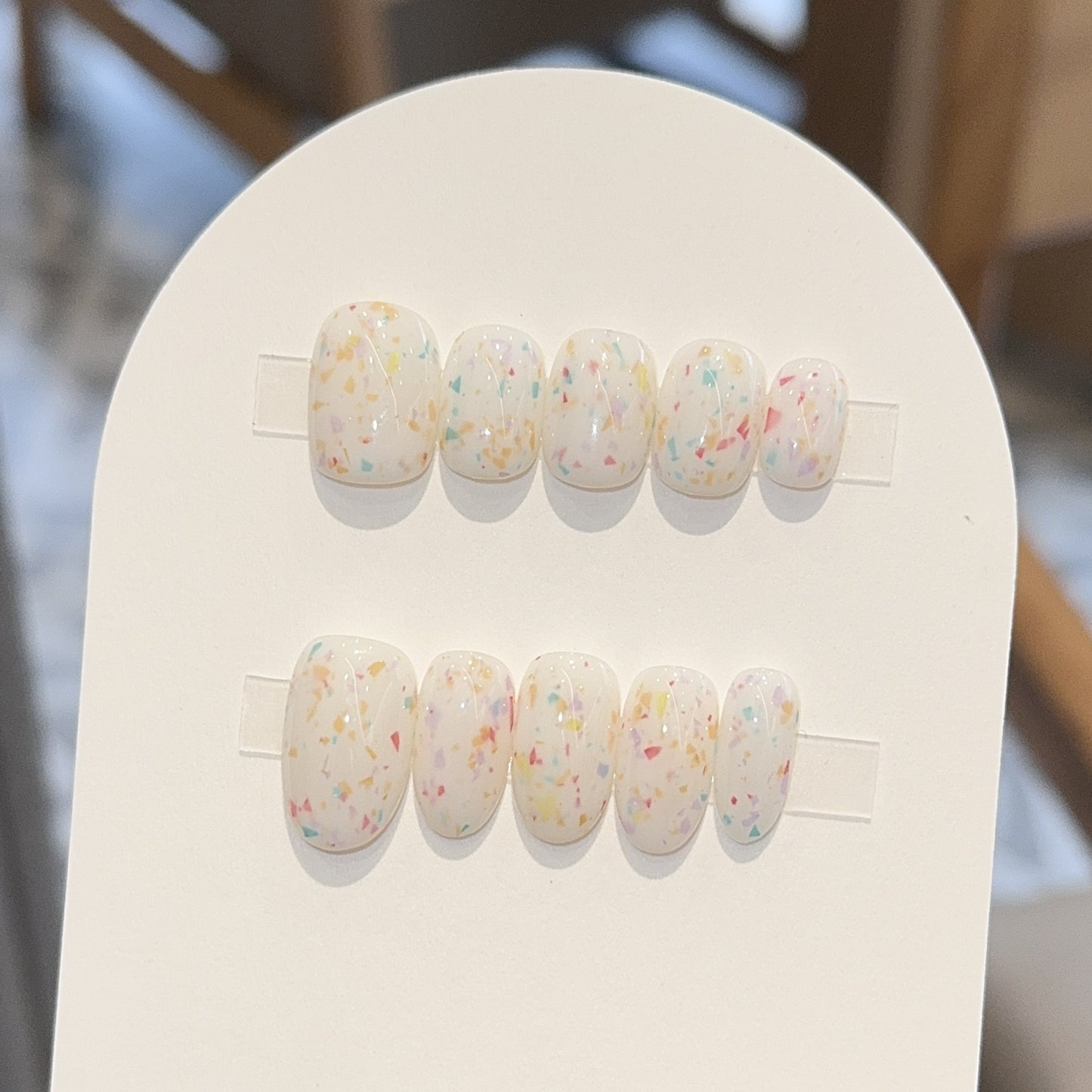 Kunstnägel mit Fröhlichem Funkel-Design Brehn