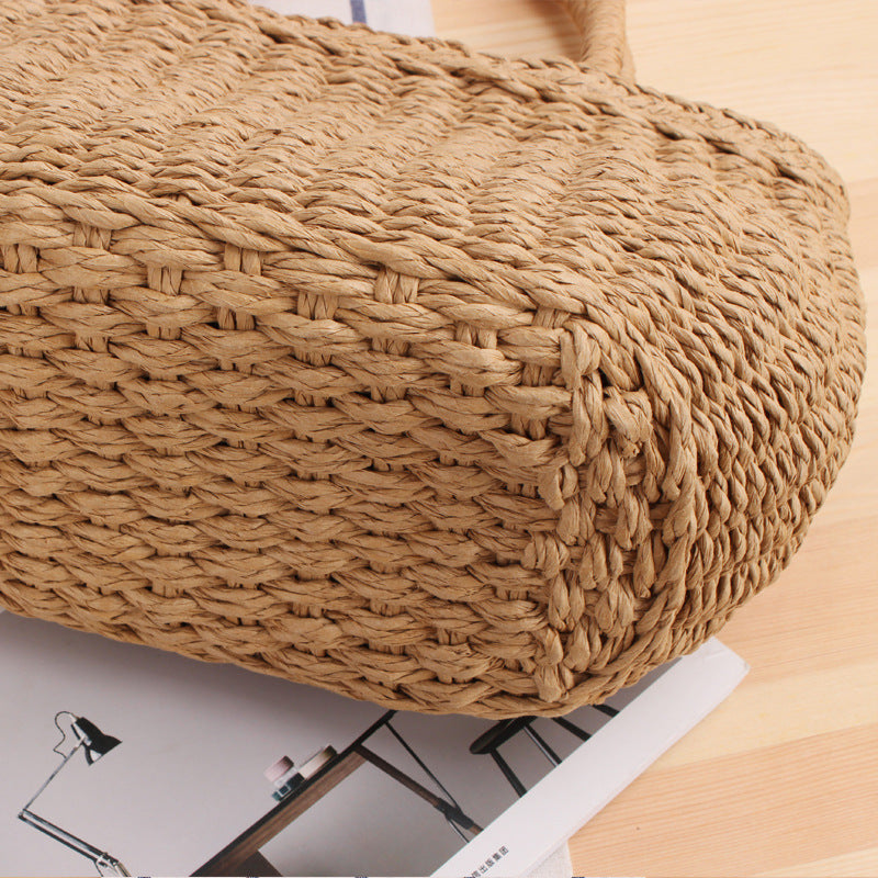 Handtasche Aus Geflochtenem Naturmaterial mit Modernen Details Brehn