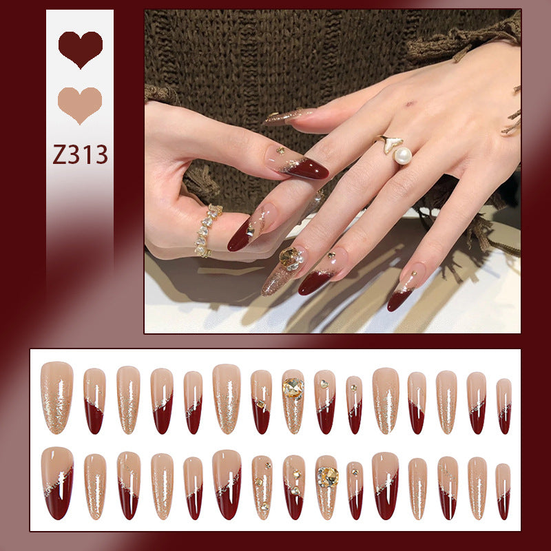 Kunstnagelset mit elegantem Glitzerdesign und exklusiven Verzierungen Brehn
