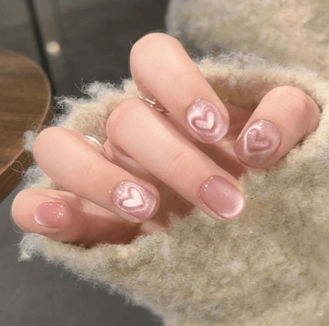 Künstlerisches Press-On-Nagelset mit einzigartigen Schleifenmotiven Brehn