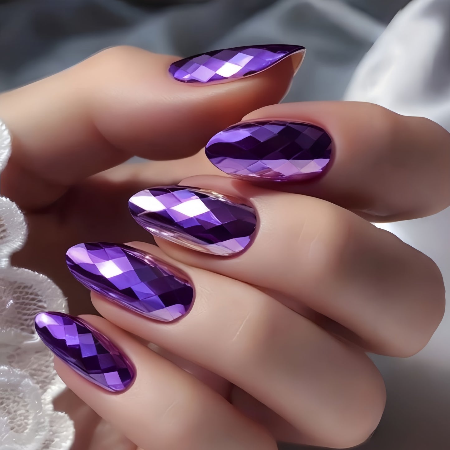 Kunstnägel mit Facettiertem Design Brehn