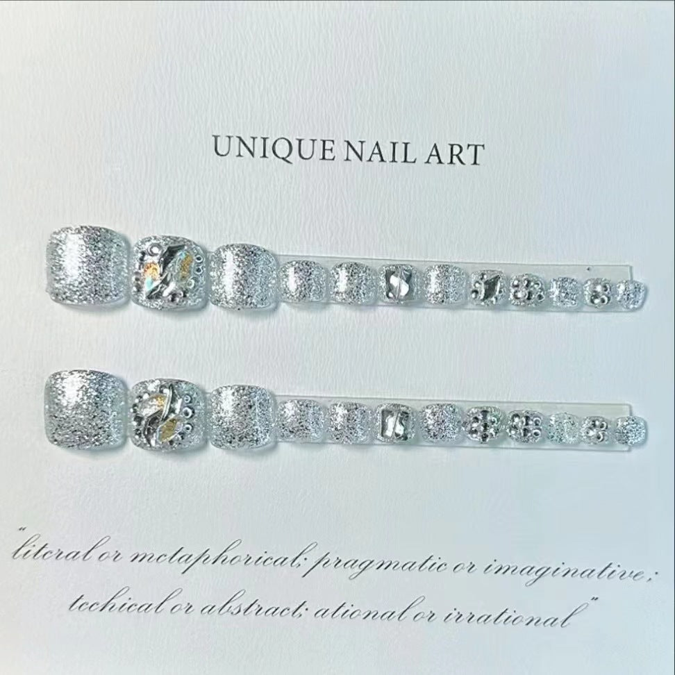 Glamouröse kristallverzierte Nagelkunst Brehn